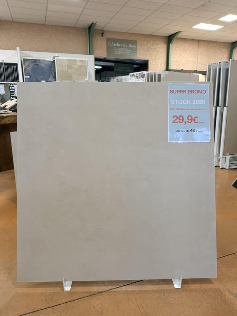 Carrelage 100x100 Beige Adouci SUPER PROMO 29,9€/m2. Carrelage 100x100 Balance Beige adouci, SUPER PROMO STOCK 2026. Prix 29,9€/m2 au lieu de 48€/m2. L'Atelier du Bain.